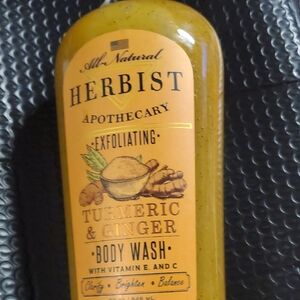 Turmeric & Ginger Body Wash - Exfoliating Yellow Formula